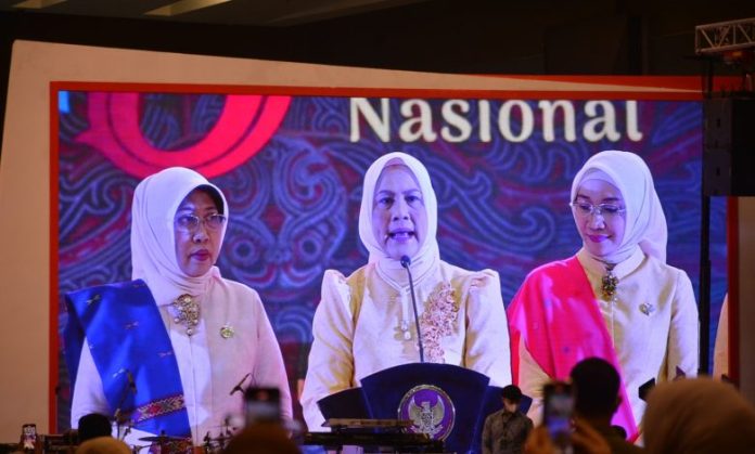 Dihadiri Ibu Negara Iriana Joko Widodo, Ketua Dekranasda Dairi Hadiri Perayaan HUT Dekranas ke-43 di Kota Medan