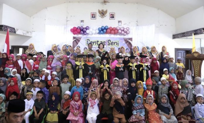 Pelepasan Siswa Raudhatul Athfal Kabupaten Dairi, Romy Mariani: Terima kasih Buat Bapak Ibu Guru