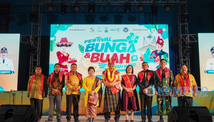 Bupati Karo Cory Sriwaty Sebayang Buka Festival Bunga dan Buah Tahun 2023